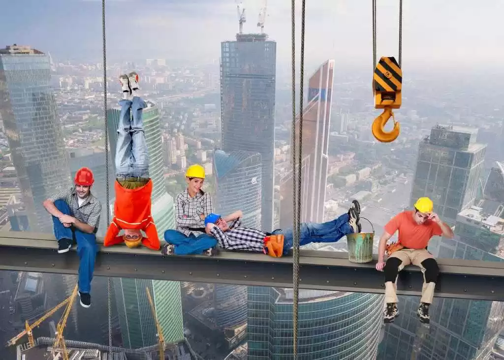 На фотостроители рабоают со страховкой.
