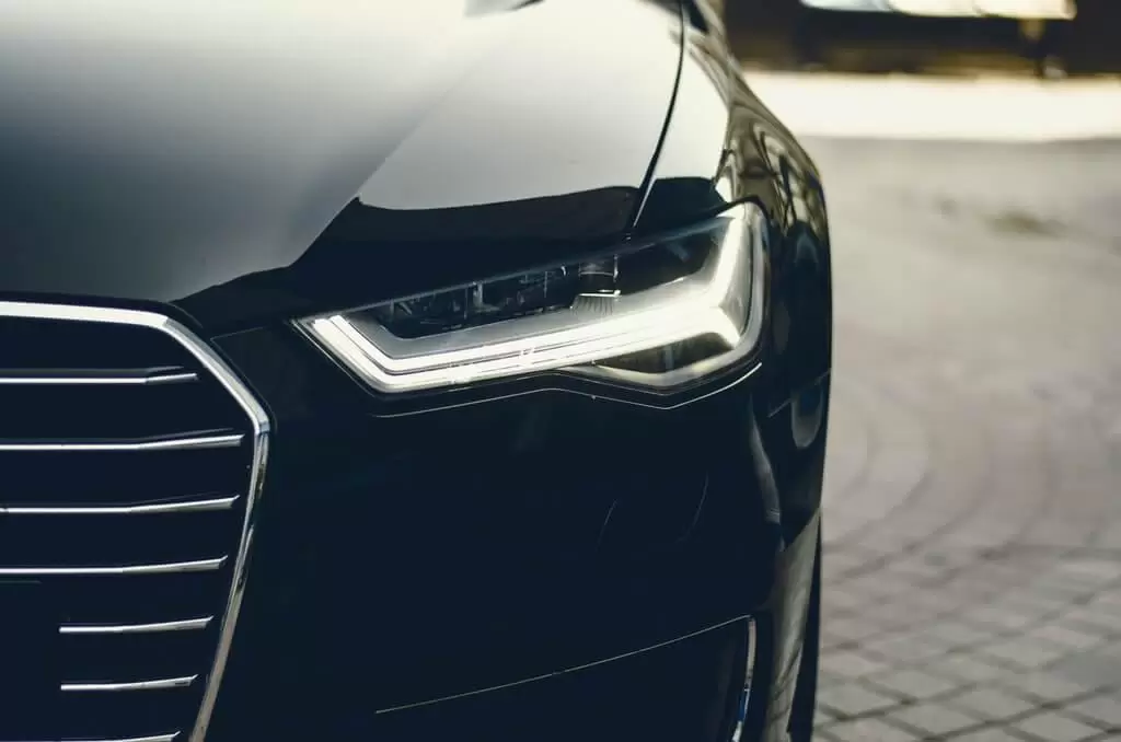 На фото изображена часть автомобиля.
